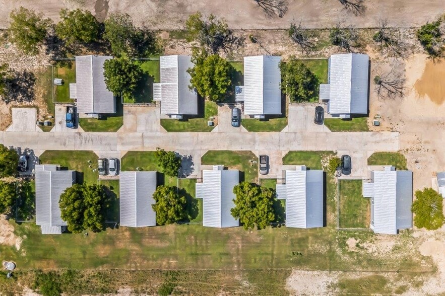 3490 County Road 4713 rd, La Coste, TX à vendre - Photo du bâtiment - Image 2 de 7