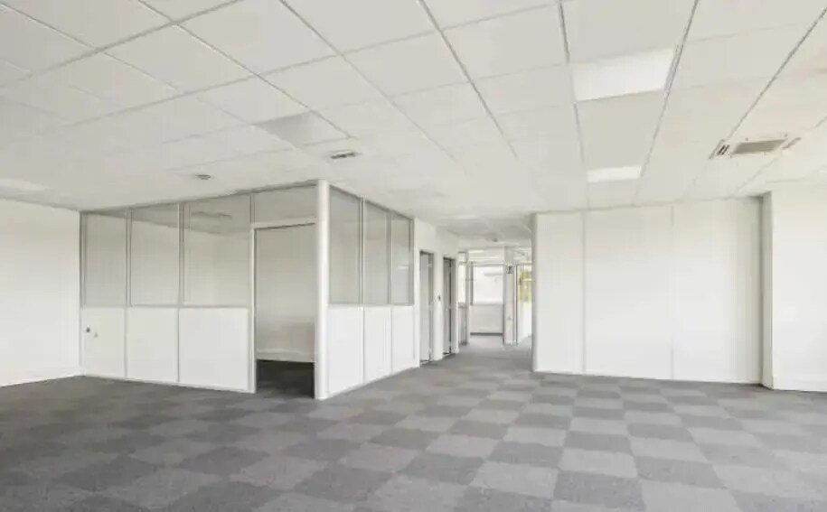 Flex in La Courneuve for lease Interior Photo- Image 1 of 6