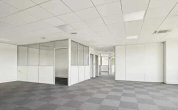 Flex in La Courneuve for lease Interior Photo- Image 1 of 6