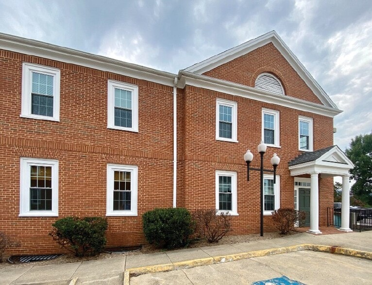 914 E Jefferson St, Charlottesville, VA for sale - Building Photo - Image 1 of 1