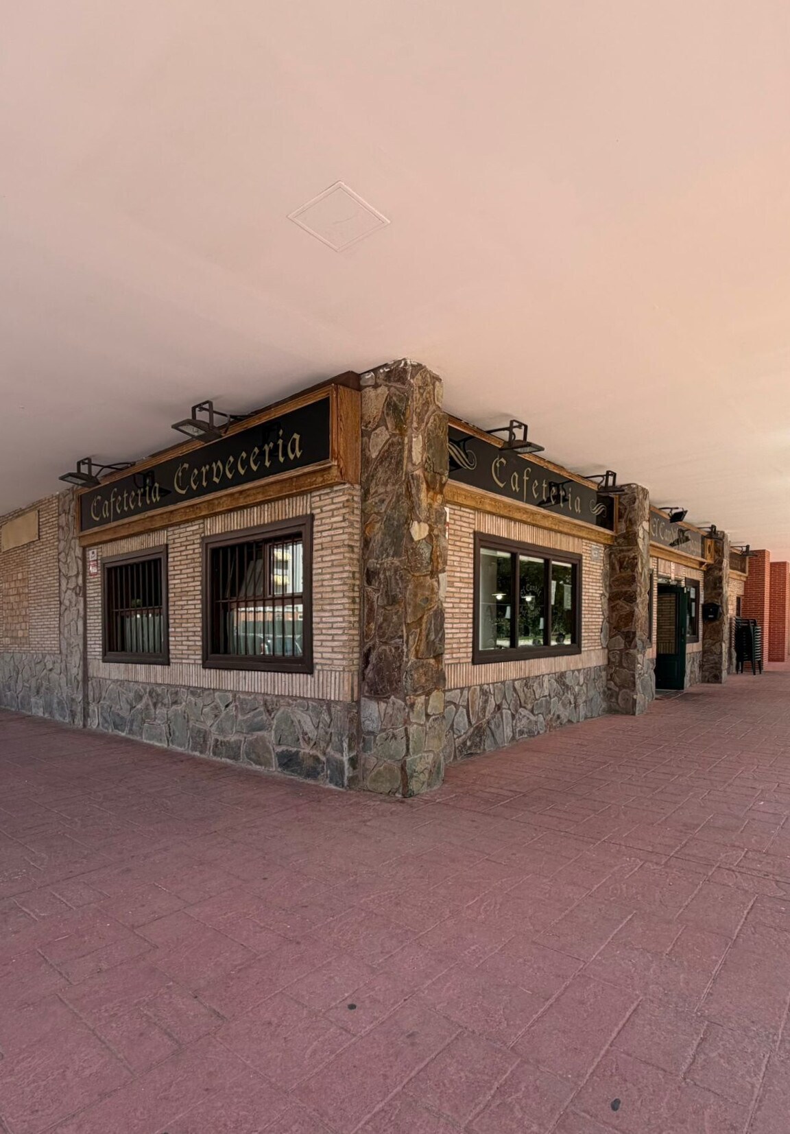 Immeuble residentiel dans Alcalá de Henares, Madrid à vendre Photo du bâtiment- Image 1 de 8