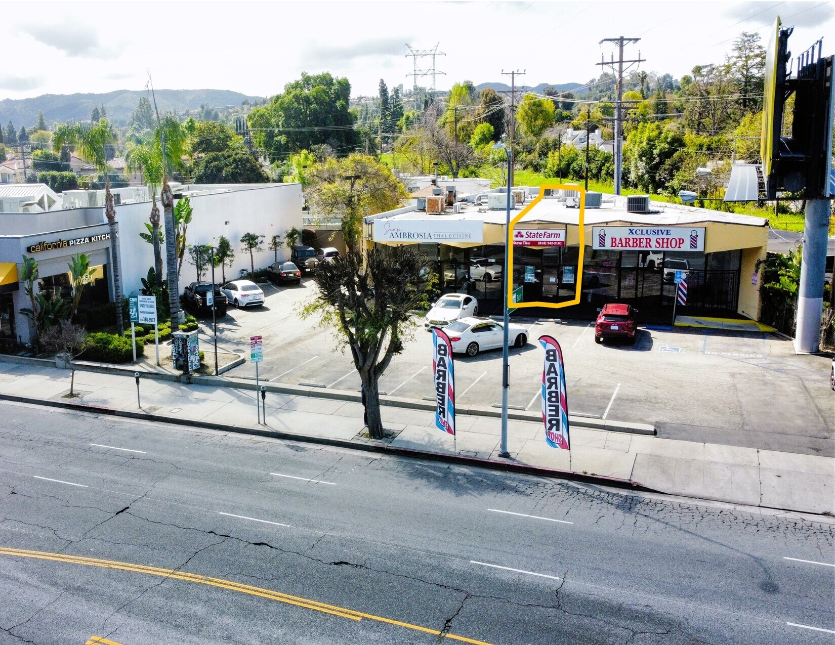 18816-18824 Ventura Blvd, Tarzana, CA à louer Photo du bâtiment- Image 1 de 13