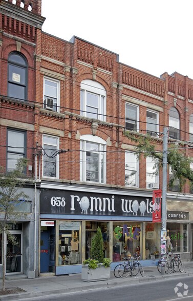 656-658 Queen St W, Toronto, ON à vendre - Photo du bâtiment - Image 3 de 5