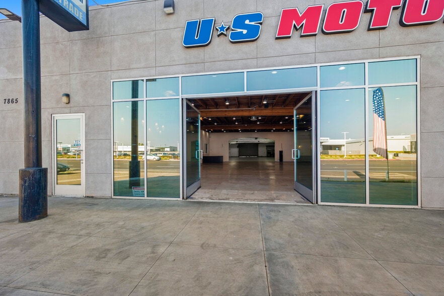 7865 Balboa Ave, San Diego, CA à louer - Photo du bâtiment - Image 2 de 65