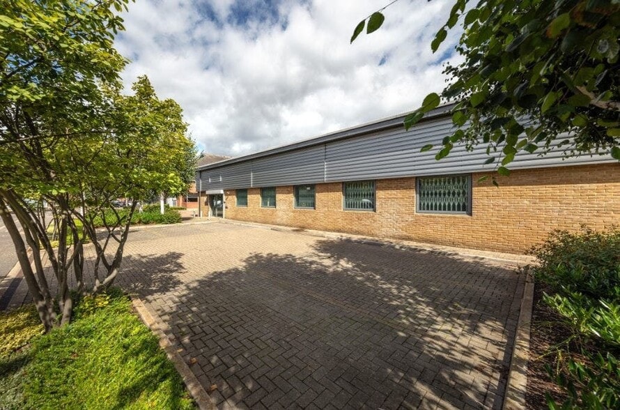 228-229 Berwick Ave, Slough for lease - Building Photo - Image 3 of 6