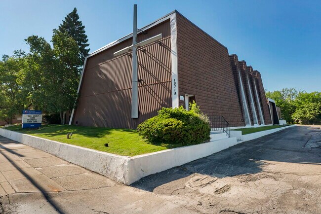 Plus de détails pour 15715 Libby Rd, Maple Heights, OH - Commerce de détail à vendre