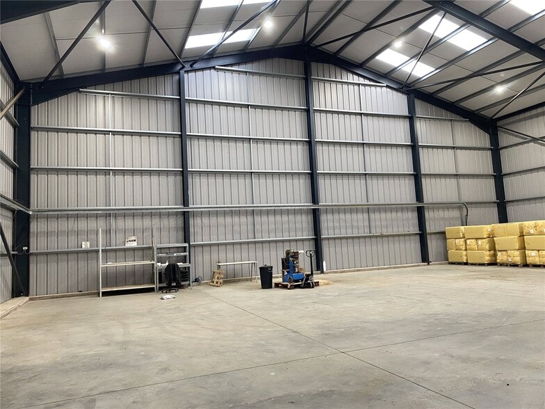 A443 Tenbury Wells, Newnham Bridge for lease - Interior Photo - Image 3 of 4