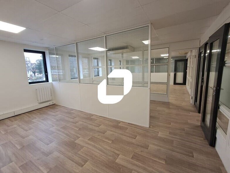 Bureau dans Nanterre à louer - Photo intérieure - Image 2 de 12