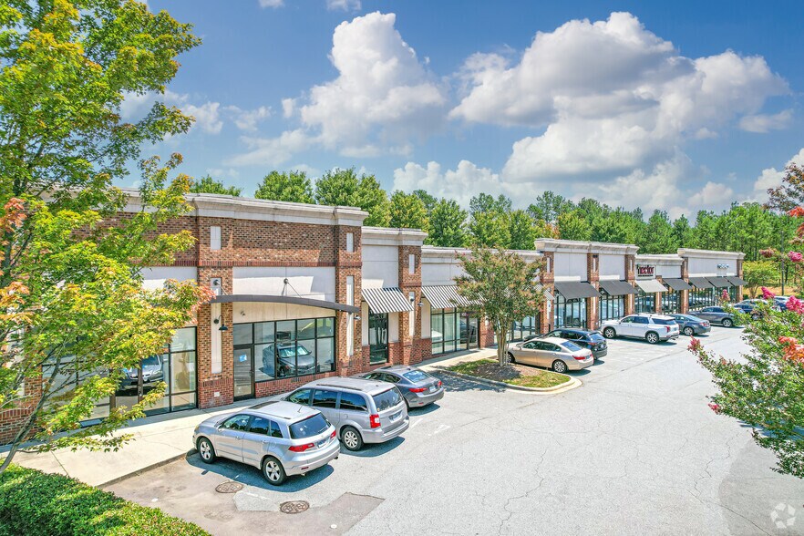 E John St, Matthews, NC à louer - Photo du bâtiment - Image 2 de 8