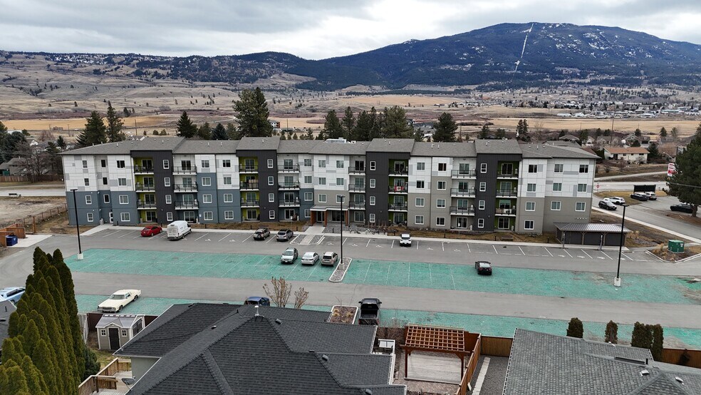 4010 Walters St, Merritt, BC à vendre - Photo du bâtiment - Image 2 de 37