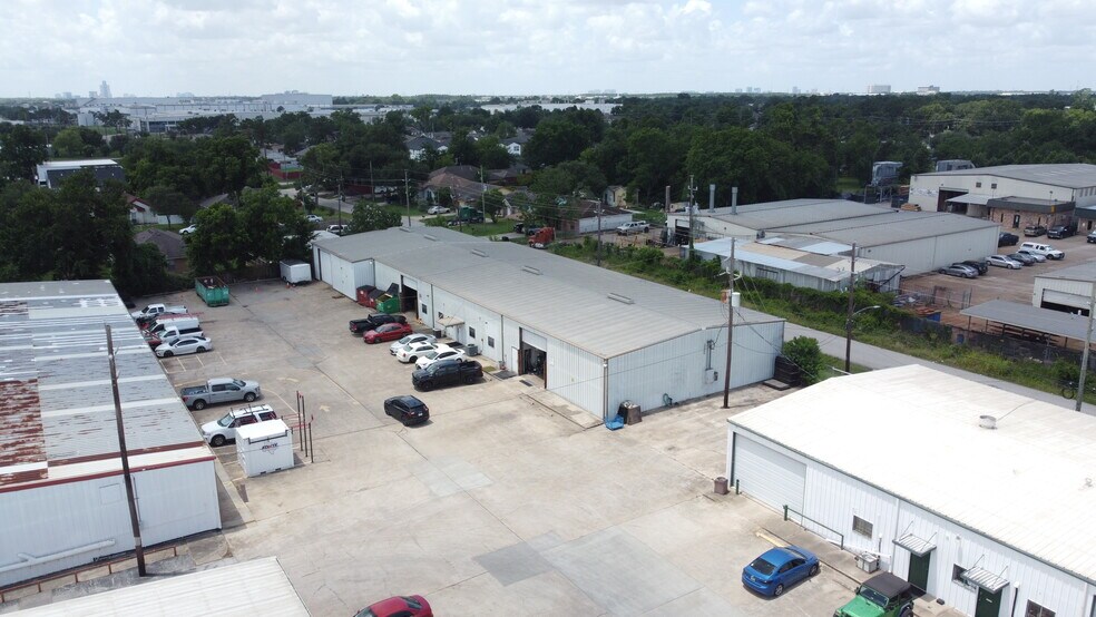 9879 Tanner Rd, Houston, TX à vendre - Photo du bâtiment - Image 3 de 5