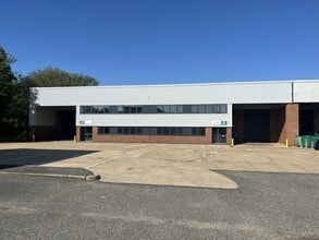 Farmbrough Clos, Aylesbury for lease Building Photo- Image 2 of 2