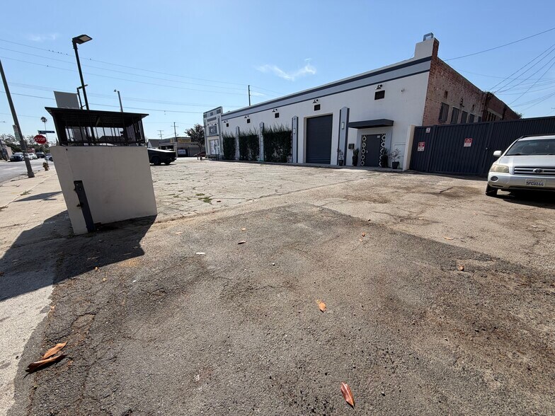 6557 S Western Ave, Los Angeles, CA à louer - Photo du bâtiment - Image 1 de 4