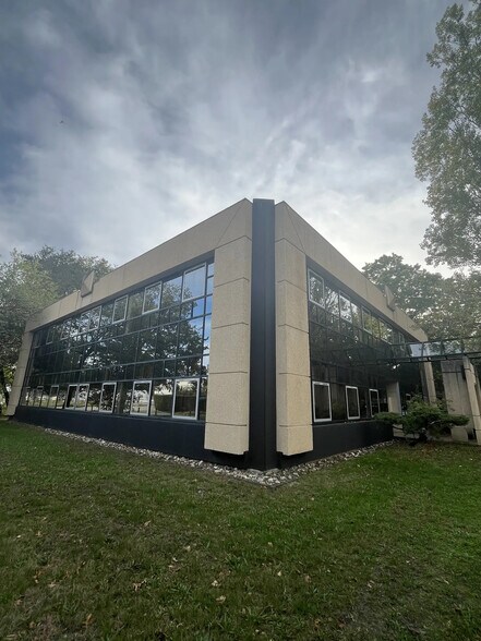 9 Avenue Léonard De Vinci, Pessac for lease - Building Photo - Image 2 of 10