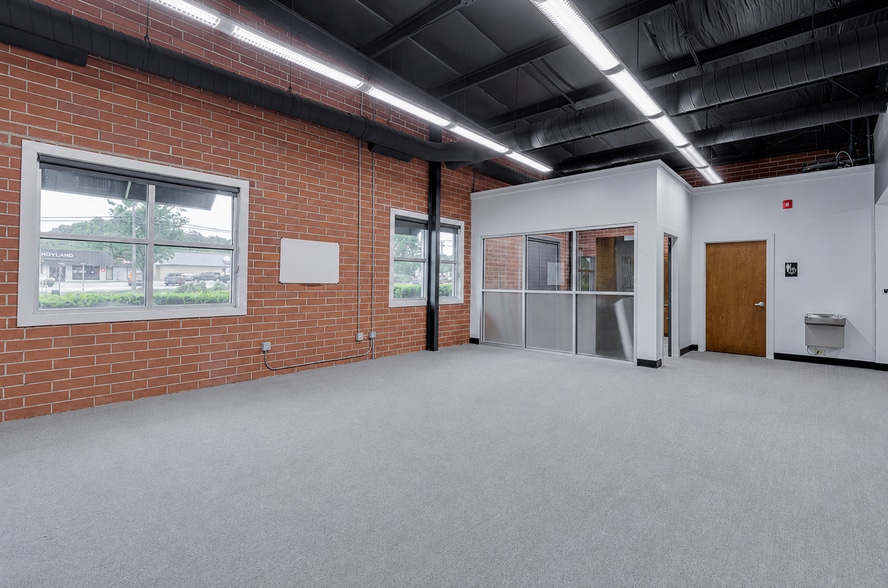 211 N Pleasantburg Dr, Greenville, SC for sale - Building Photo - Image 3 of 65
