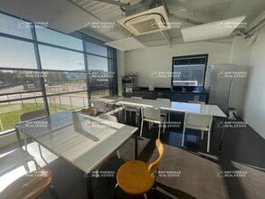 Industrial in Élancourt for sale Interior Photo- Image 1 of 1