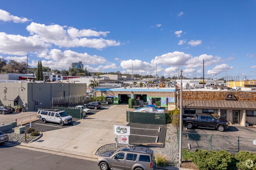 435 Venture St, Escondido, CA à louer - Photo du bâtiment - Image 2 de 3