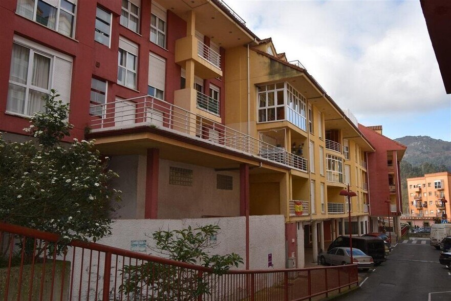 Commerce de détail dans Ampuero à vendre - Photo du bâtiment - Image 2 de 27