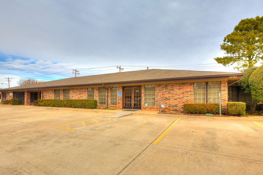 1101 Sovereign Row, Oklahoma City, OK for lease - Primary Photo - Image 1 of 69