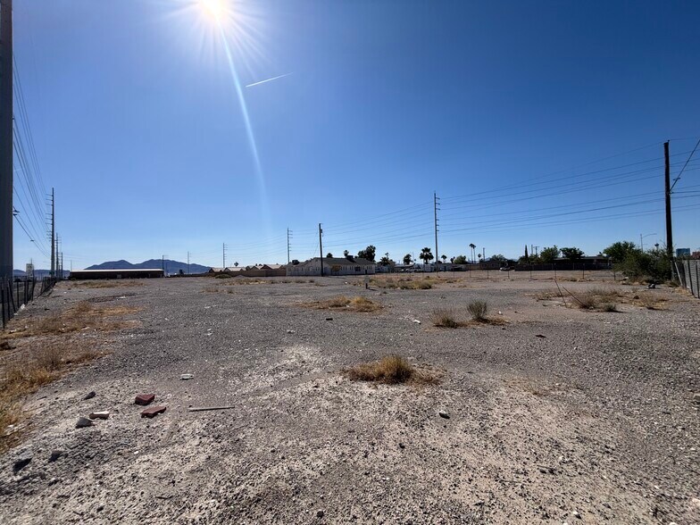 Carey Ave, North Las Vegas, NV à vendre - Photo du bâtiment - Image 3 de 23