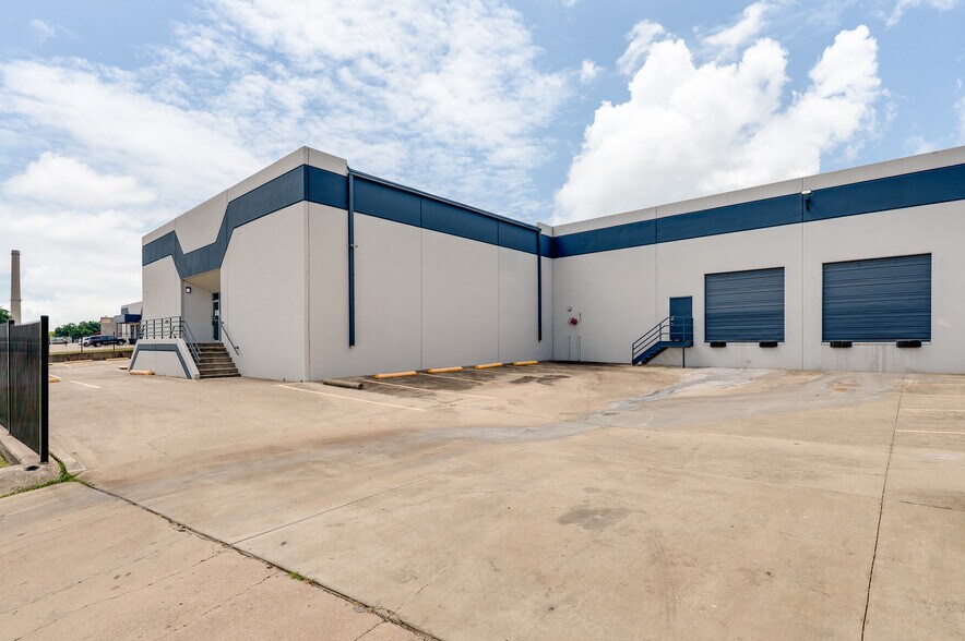 2570 W Commerce St, Dallas, TX à vendre - Photo du bâtiment - Image 2 de 9