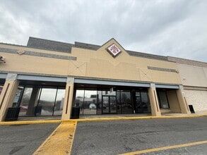 14497-14560 Potomac Mills Rd, Woodbridge, VA à louer Photo intérieure- Image 1 de 4