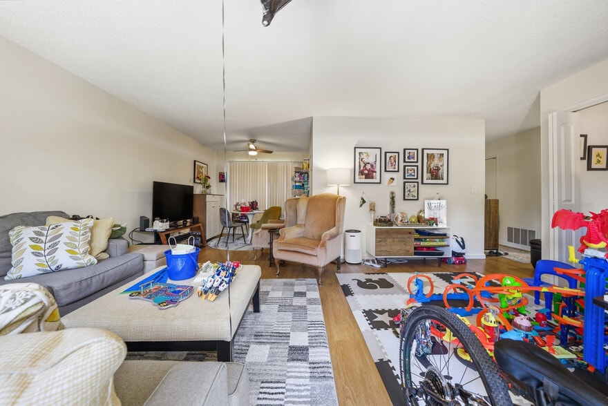 670 Tempe Ct, Pleasant Hill, CA à vendre - Photo du bâtiment - Image 2 de 14