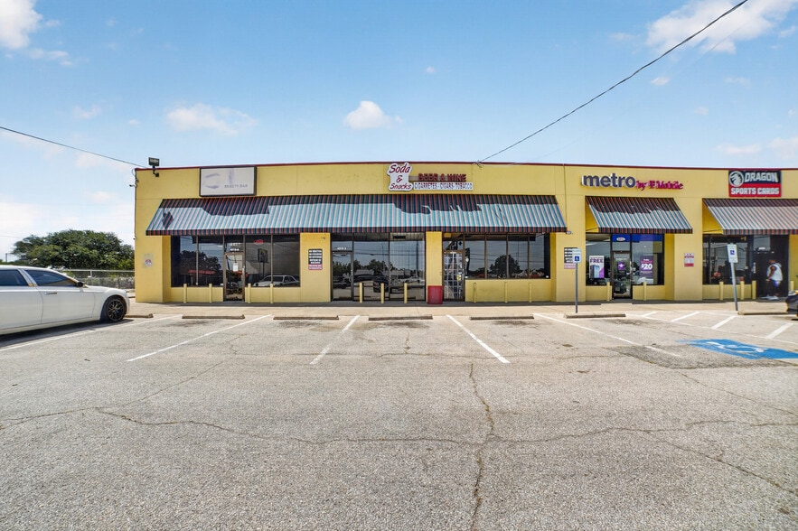 4018-4026 W Camp Wisdom Rd, Dallas, TX à louer - Photo du bâtiment - Image 2 de 35