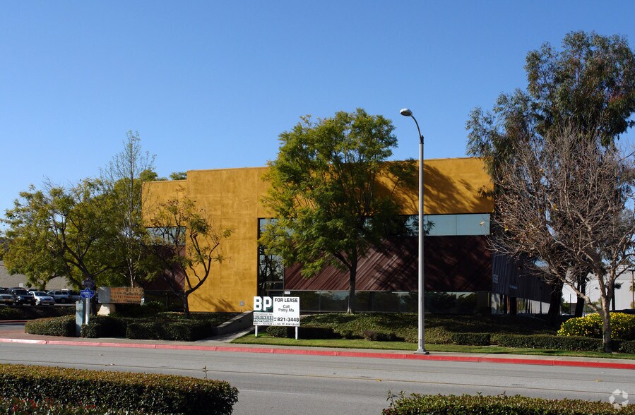 17595 Almahurst St, City Of Industry, CA for lease - Building Photo - Image 2 of 6