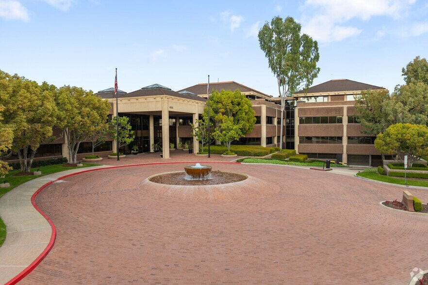 4920 Rivergrade Rd, Irwindale, CA à louer - Photo du bâtiment - Image 2 de 6