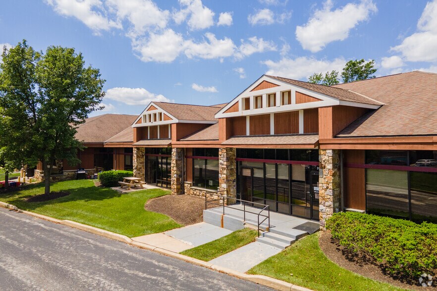 180 Sheree Blvd, Exton, PA à louer - Photo du bâtiment - Image 2 de 6