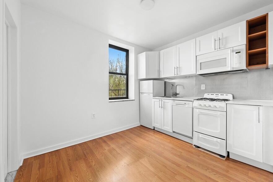 293 Tompkins Ave, Brooklyn, NY for sale - Building Photo - Image 2 of 11