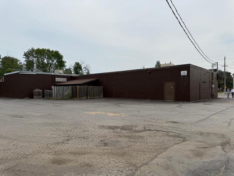 20962 Dalton Rd, Georgina, ON à louer - Photo du bâtiment - Image 3 de 14