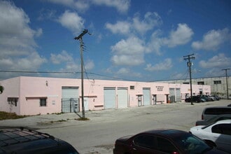 400-490 SE 11th Ave, Hialeah, FL à louer Photo du bâtiment- Image 1 de 1