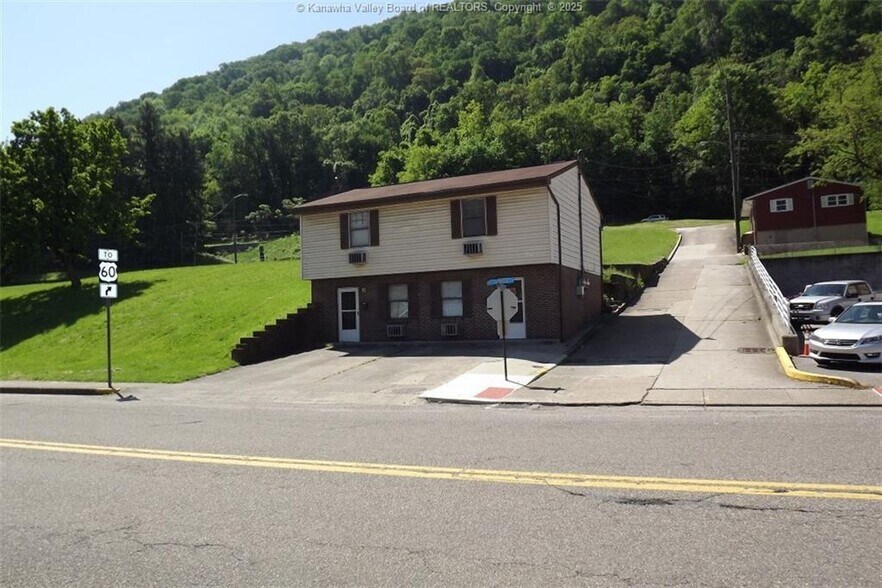 106 S Lee St, Montgomery, WV à vendre - Photo principale - Image 1 de 1