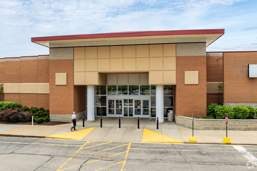 171 Barrington Rd, Schaumburg, IL for sale - Building Photo - Image 2 of 6