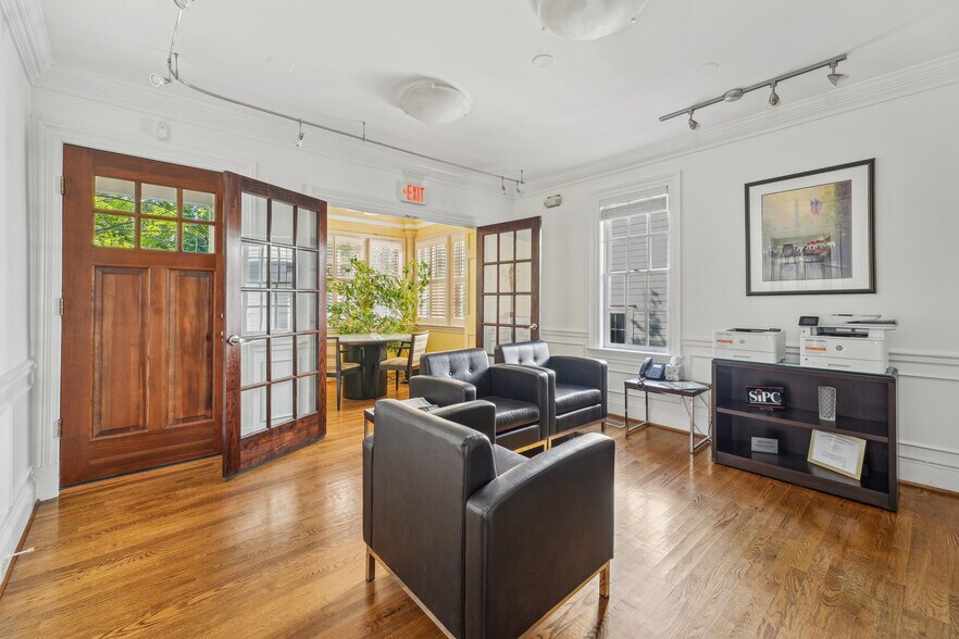 6112 Oberlin Ave, Glen Echo, MD à louer - Photo du bâtiment - Image 3 de 8