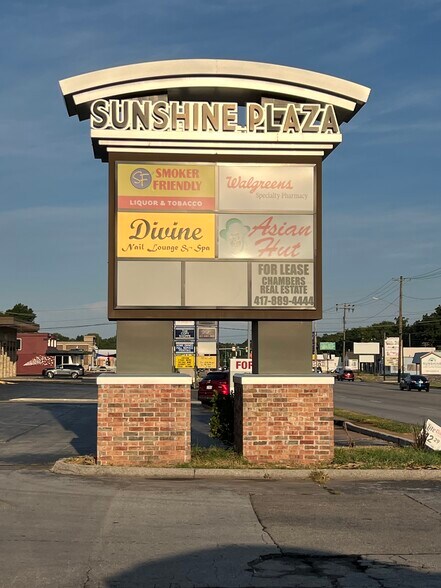 1500 E Sunshine St, Springfield, MO à vendre - Photo du bâtiment - Image 2 de 3