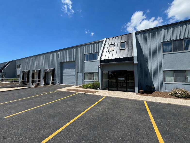 1700 Kiefer Dr, Zion, IL à vendre - Photo du bâtiment - Image 1 de 7