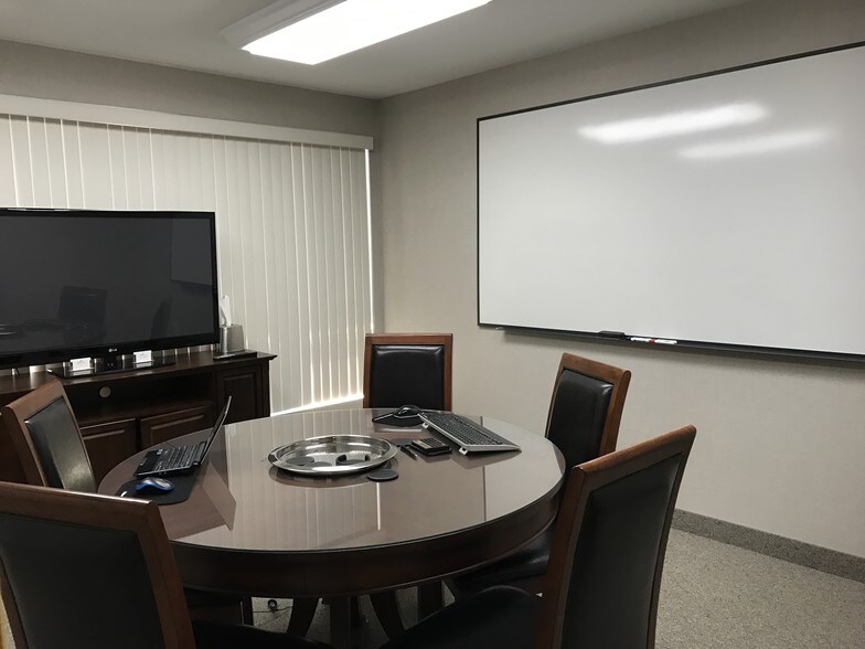 567 Vauxhall St, Waterford, CT à vendre - Photo intérieure - Image 2 de 45