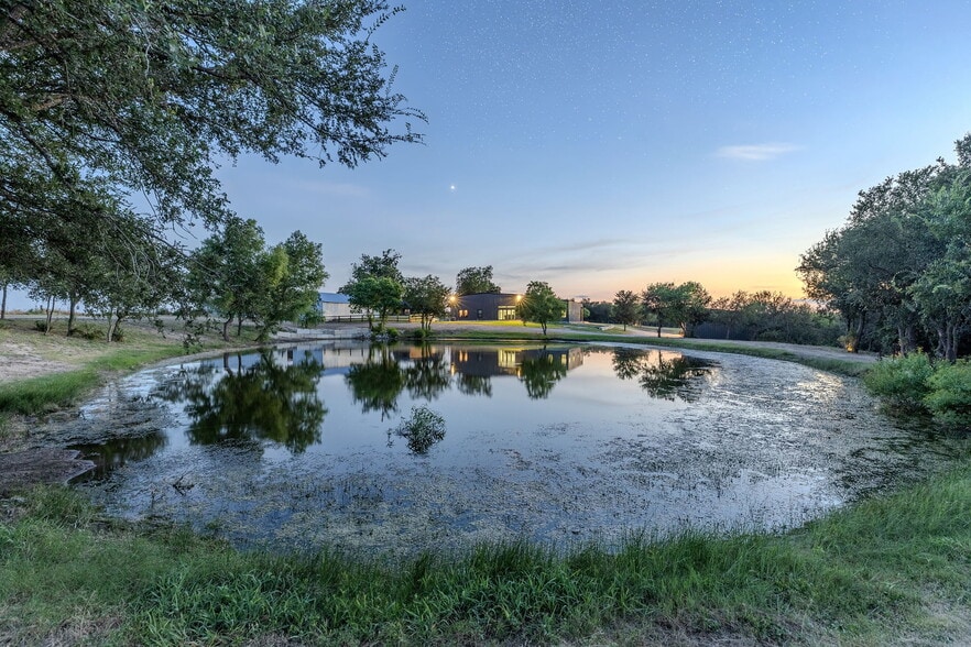 301 County Road 436, Thrall, TX à vendre - Photo du bâtiment - Image 2 de 85