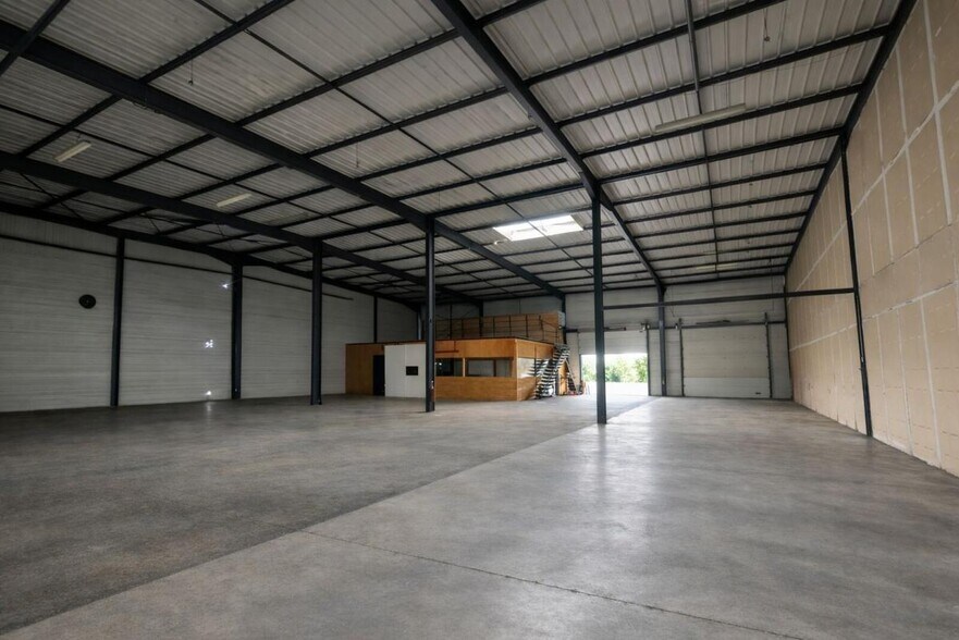 59 Allée Du Cers, Mondouzil for lease - Interior Photo - Image 3 of 12
