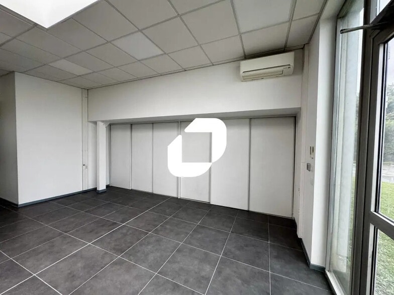 5 Avenue Victor Hugo, Échirolles for lease - Interior Photo - Image 3 of 10