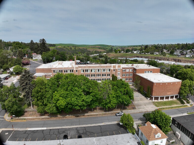 115 NW State St, Pullman, WA à vendre - Communauté Matterport - Image 3 de 56
