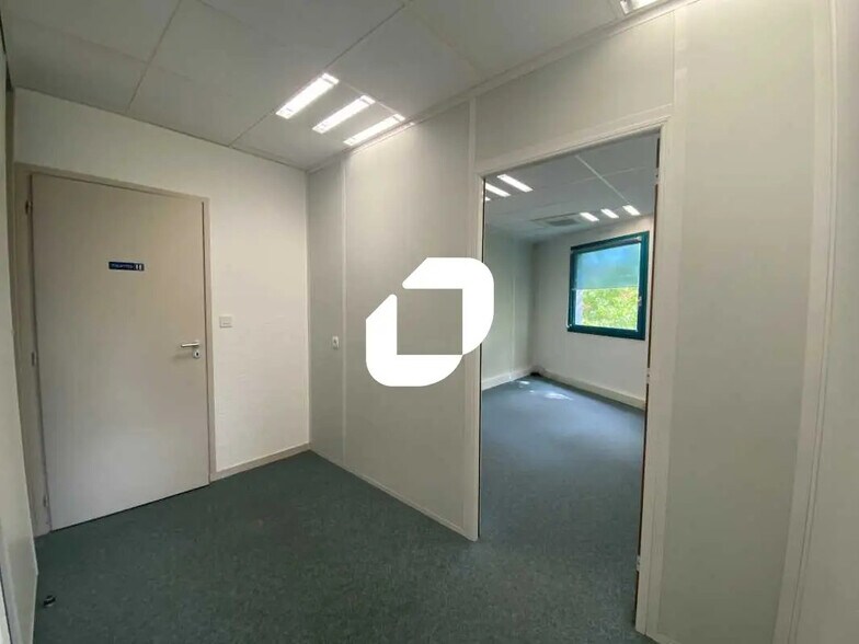 47 Rue Benoit Bennier, Charbonnières-les-Bains à louer - Photo du bâtiment - Image 2 de 20