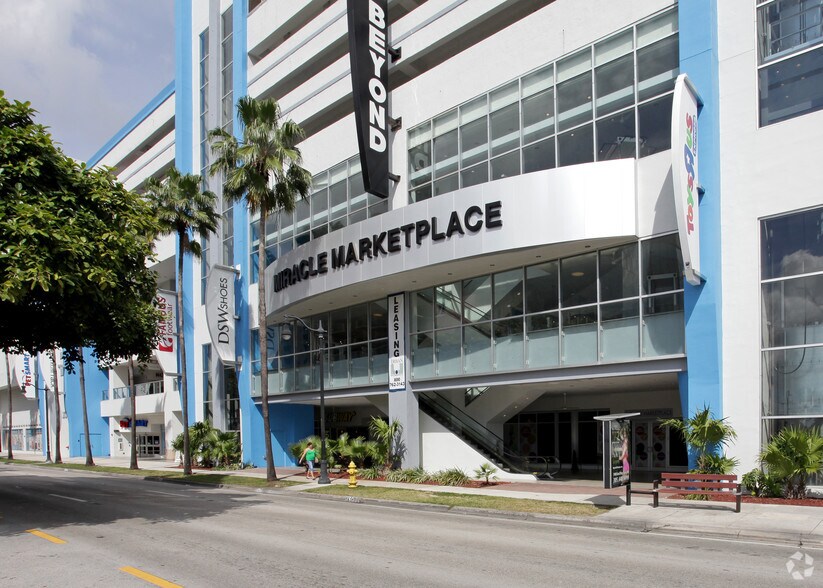 3301 Coral Way, Miami, FL à louer - Photo du bâtiment - Image 2 de 8