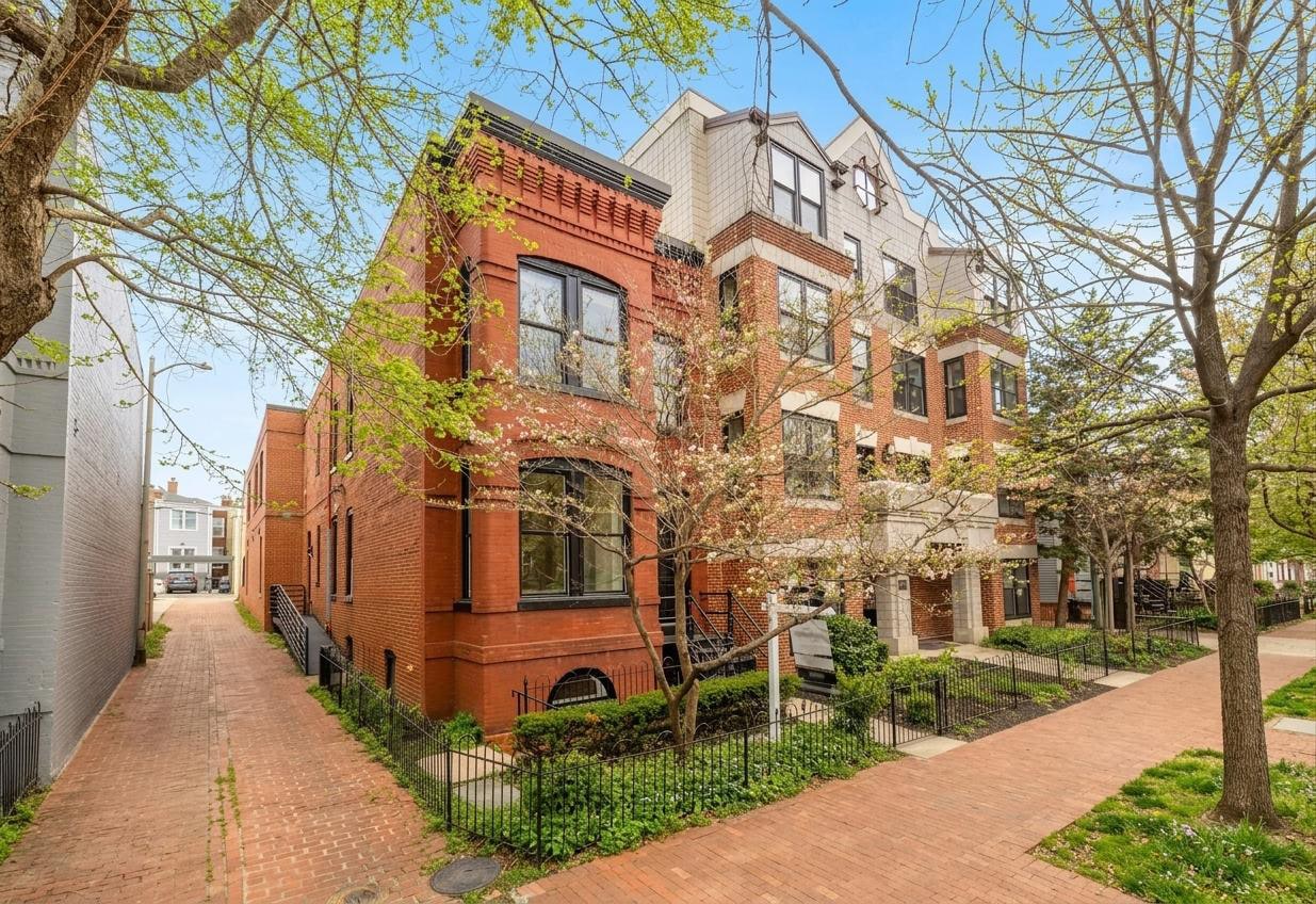 329 8th St NE, Washington, DC for sale Building Photo- Image 1 of 49