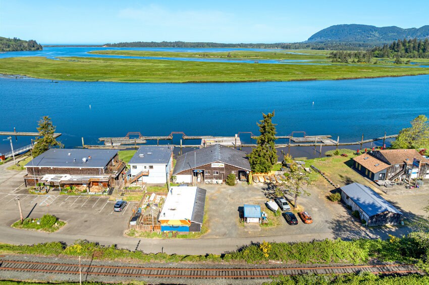 278 Marine Dr, Wheeler, OR à vendre - Photo du bâtiment - Image 2 de 77