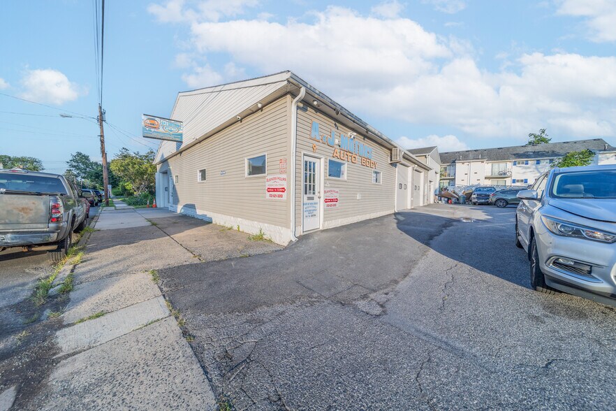 79 Hooker St, Jamesburg, NJ à vendre - Photo du bâtiment - Image 3 de 10