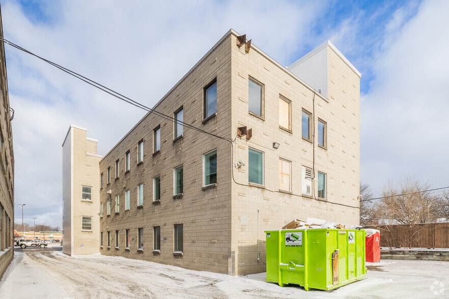 1296 Carling Ave, Ottawa, ON à louer - Photo du bâtiment - Image 3 de 3